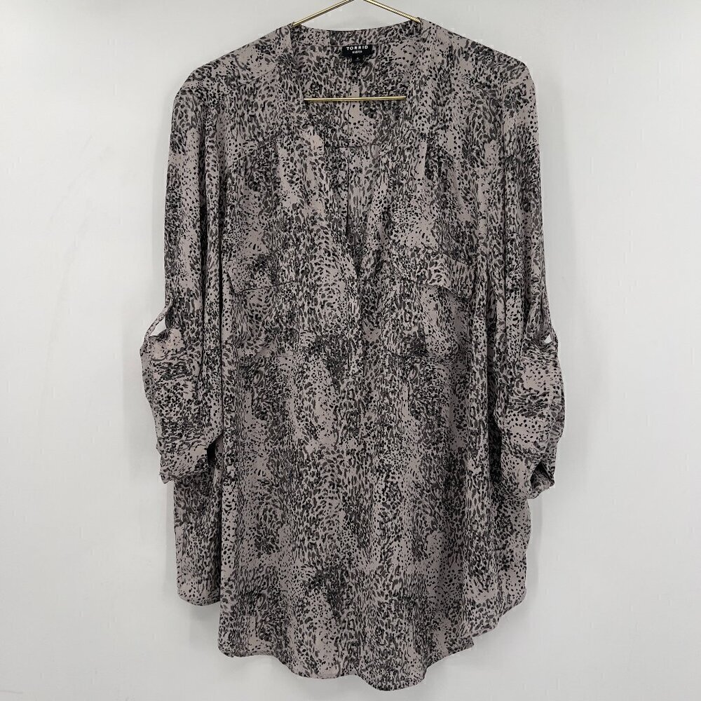 Torrid Harper Plus Women's Animal Print Tab Sleeve Gray/Black /Cream Top Size 4
